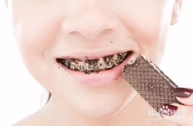 牙齿矫正期间的正确刷牙方法