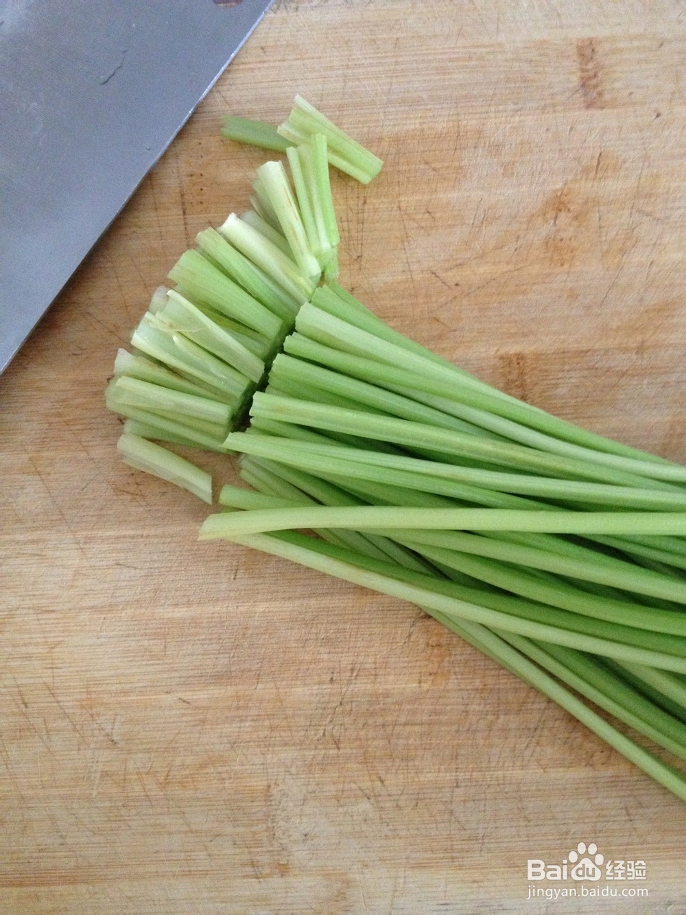 [瘦身健康素菜]芹菜炒豆干的做法