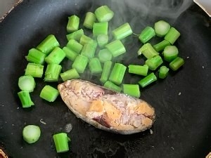 怎么做咸鱼鸡粒炒饭