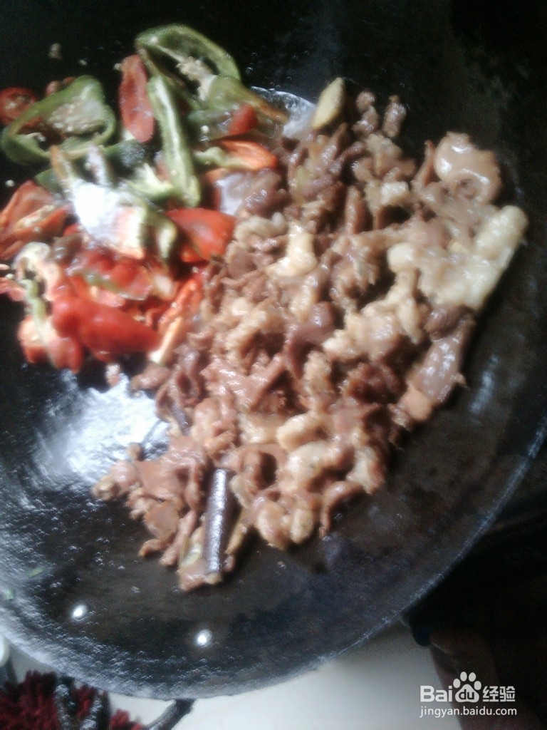 家常菜的做法之辣椒炒肉。