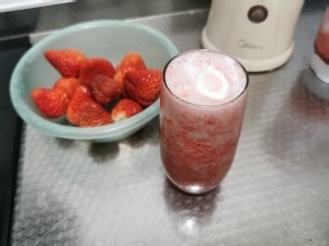 高颜值零负担的手作霸气酸奶草莓的做法