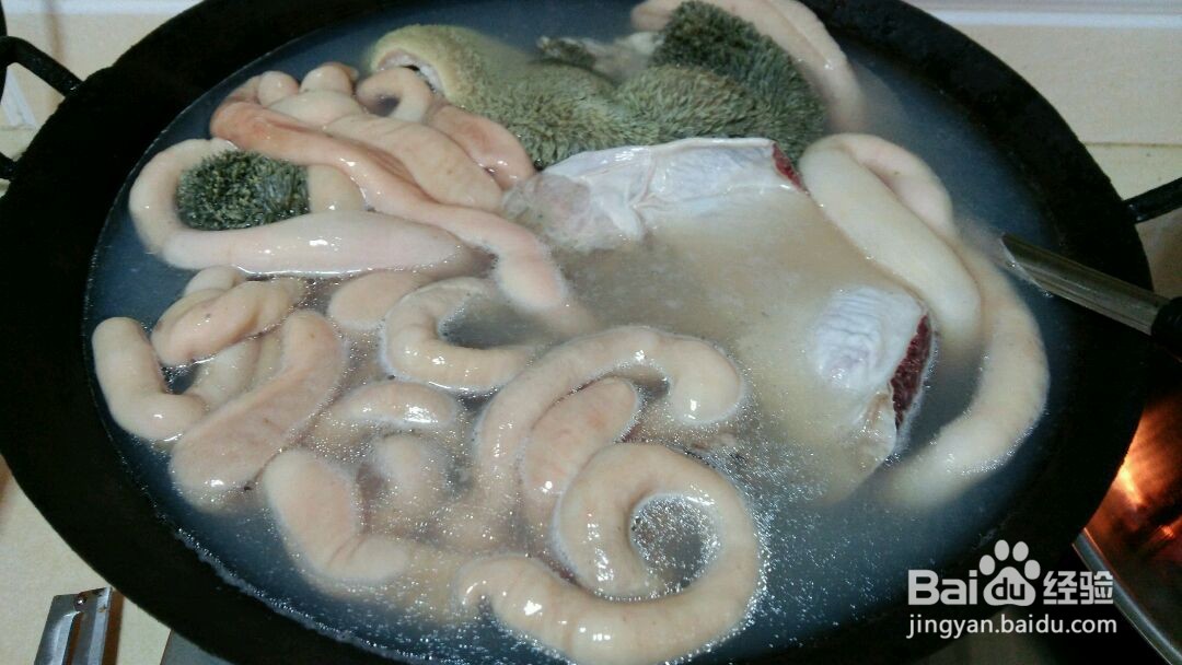 如何做出五香牛杂煲？