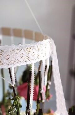 玫瑰花漂亮的花环 氛围马上变欢乐了！