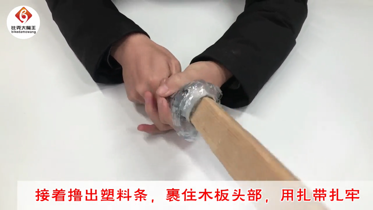 才知道把大号塑料瓶挂在厨房