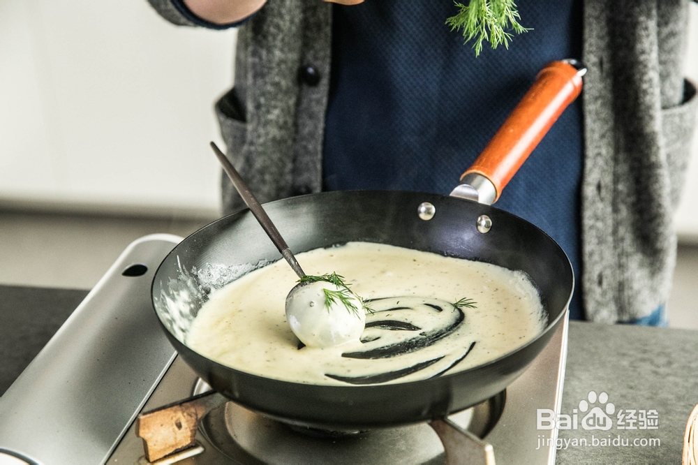 怎么做红酒啤梨配香煎三文鱼?