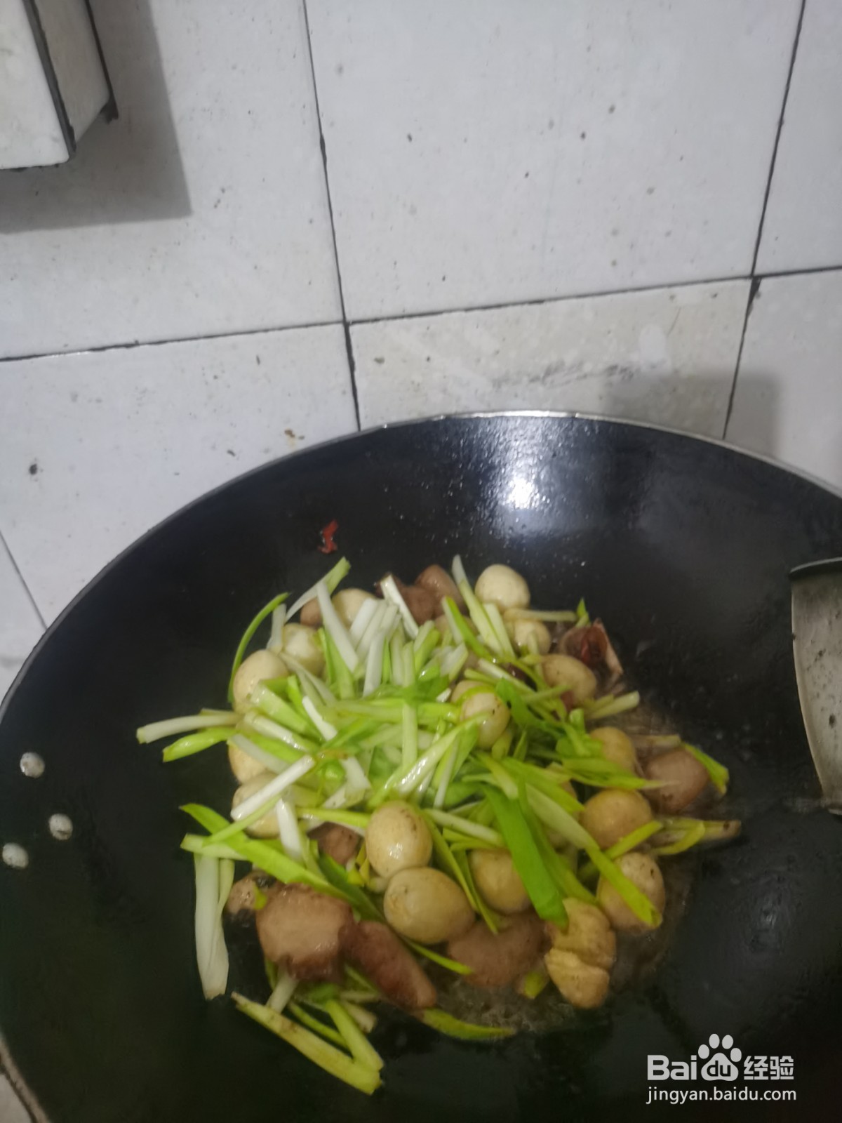 鹌鹑蛋如何炒猪肉韭黄？