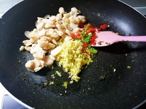 如何做出好吃的酸菜蚕豆