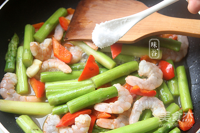 芦笋炒虾仁的做法
