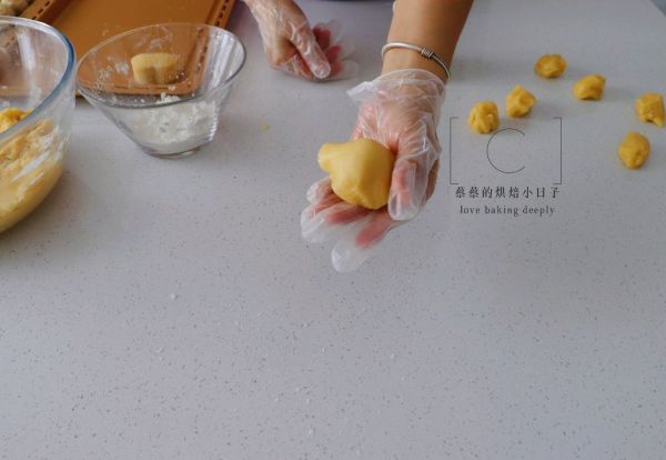 椒盐花生酥皮月饼