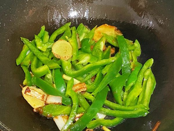 青椒木耳炒鸡蛋