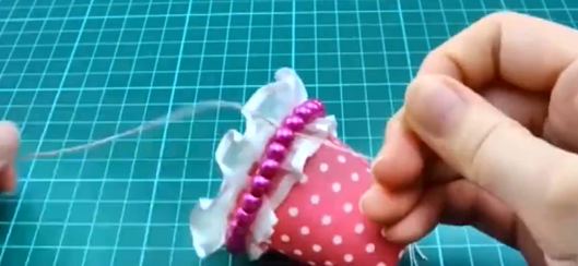 如何用简单的材料给芭比制作台灯
