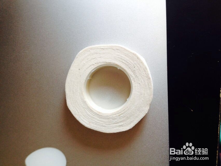 家中自救断腿小鸟的方法-仅供参考