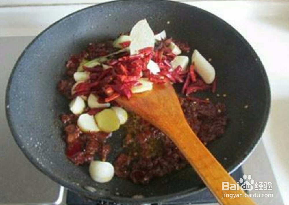 如何在家自己做蒜香鸡翅