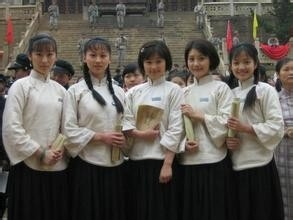 什么话题可以吸引女孩子