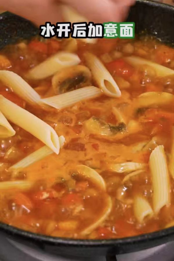 芝士鸡肉丸意面