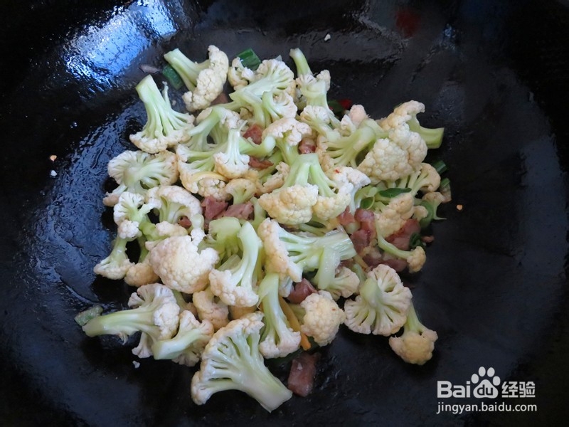 菜花炒肉怎么做？