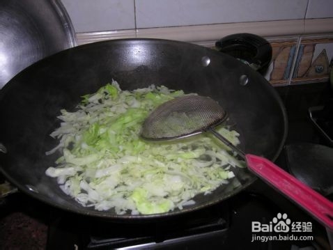 乌鸡肉炒包菜的做法