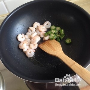 芒果炒虾仁制作过程