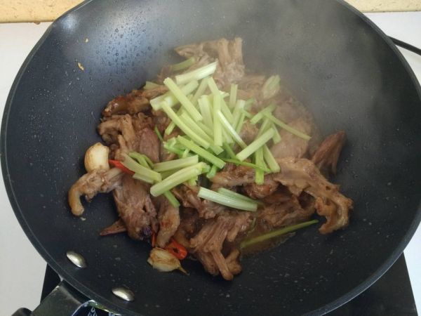 对味酱鸭#食光社干锅鸭#