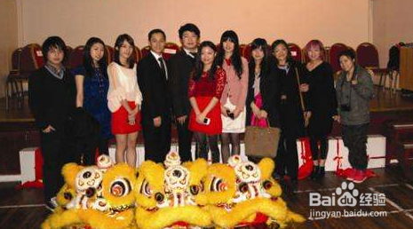 教你如何在春节等公共场合做到吸引女生的行为