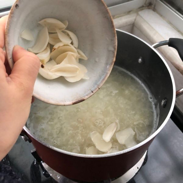 百合莲子银耳羹