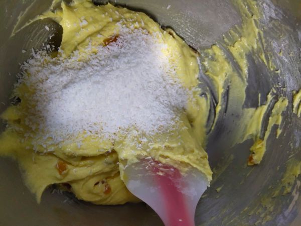 杏干椰蓉磅蛋糕