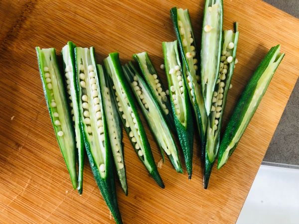 金枪鱼三明治配水波蛋