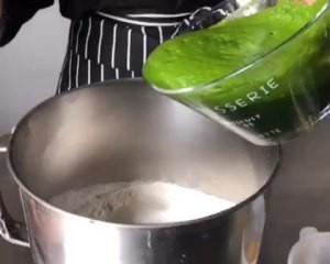 怎么做超软菠菜蔓越莓吐司