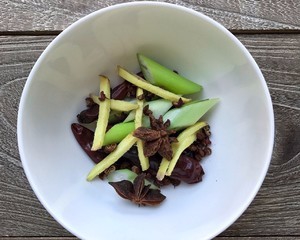 炝拌圆白菜寻煲奇兵来教你