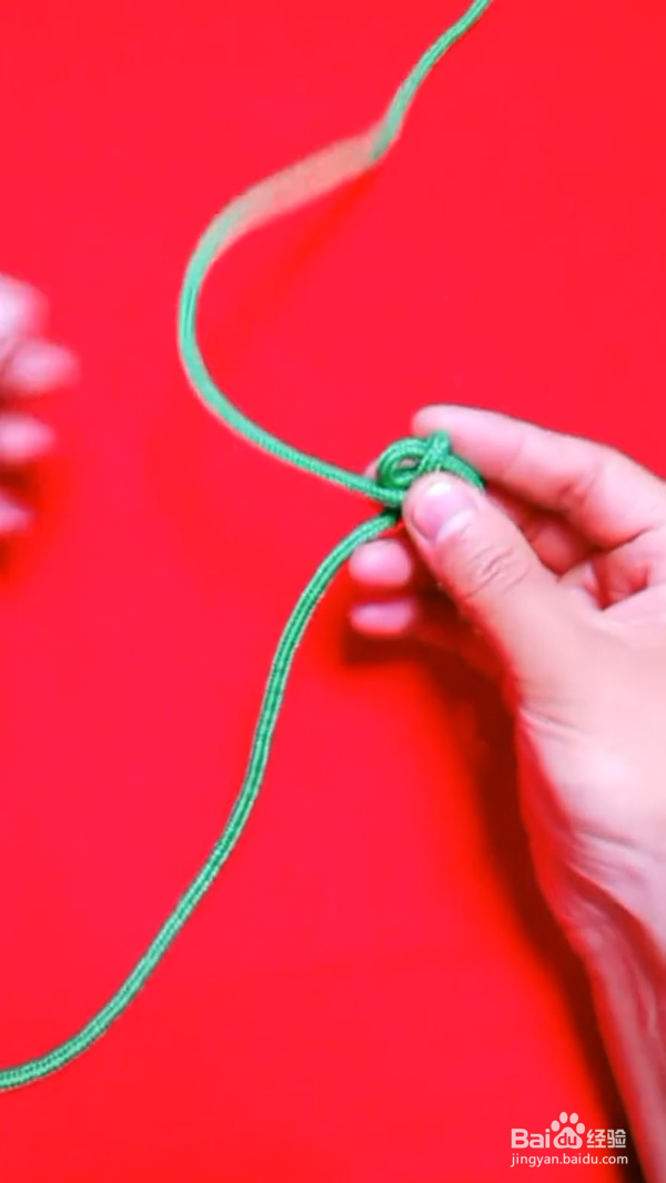 女士项链吊坠打结方法