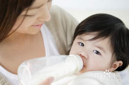 如何给宝宝断夜奶?
