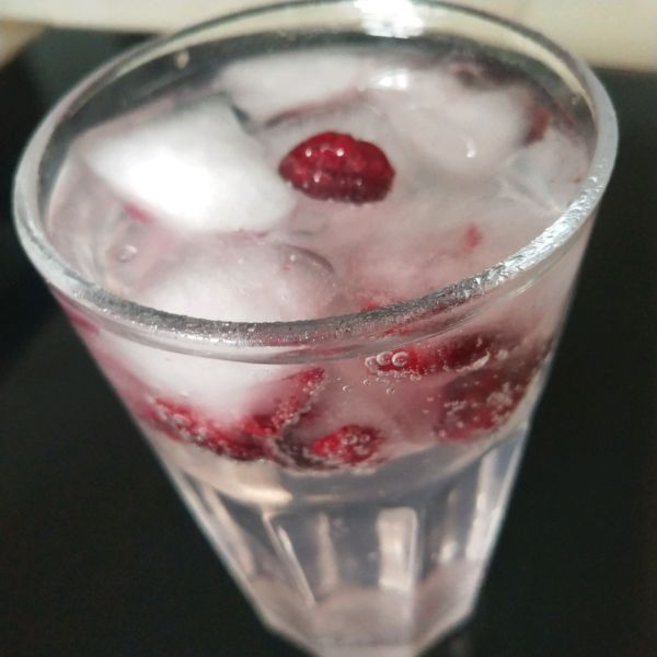蔓越莓柠檬草气泡水