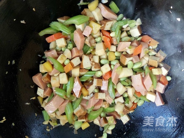 方火腿炒毛豆杂蔬