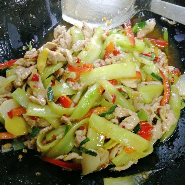 黄瓜辣椒炒肉片