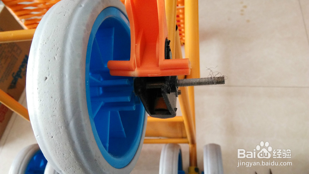 儿童推车轮子晃动怎么办?