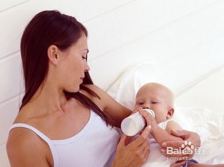 满月宝宝吃奶性子急怎么办