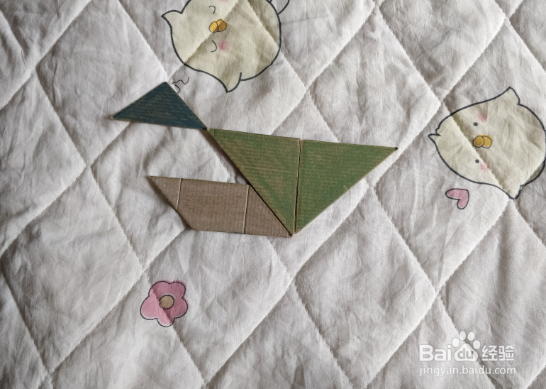 用九巧板怎么拼一个练习游泳的小哥哥呢？