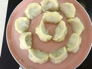 抱蛋煎饺怎么做
