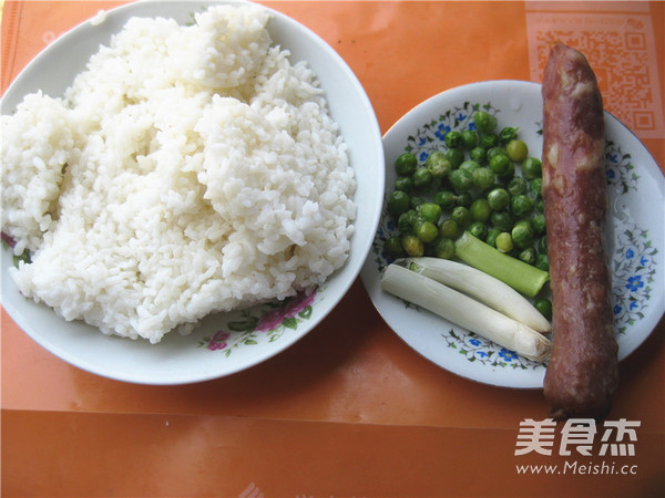 腊肠豌豆蛋炒饭
