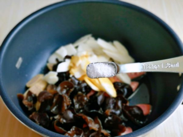 香肠木耳炒荷兰豆