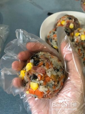 金枪鱼饭团的做法