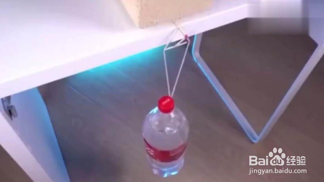 如何让一瓶矿泉水瞬间结冰？