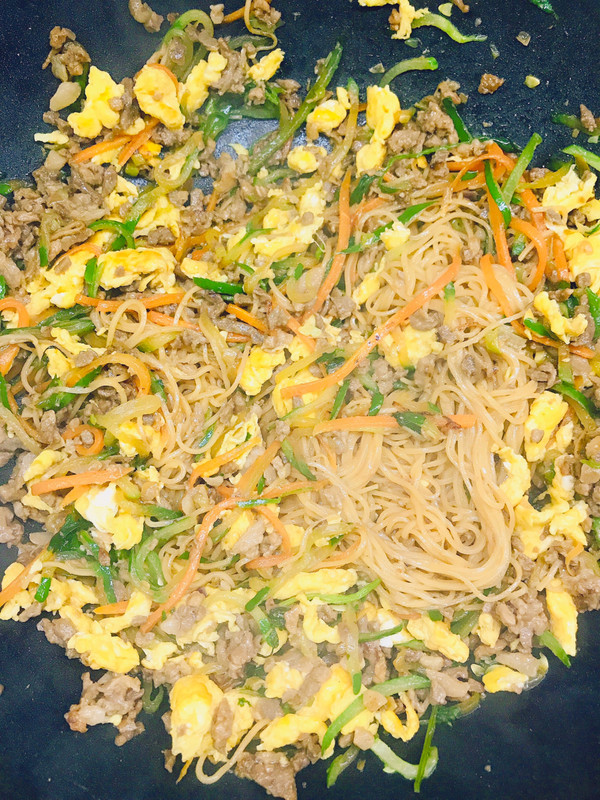肉臊子鸡蛋炒面