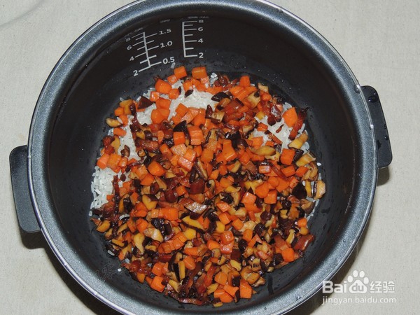 如何做美味的香菇腊肉焖饭