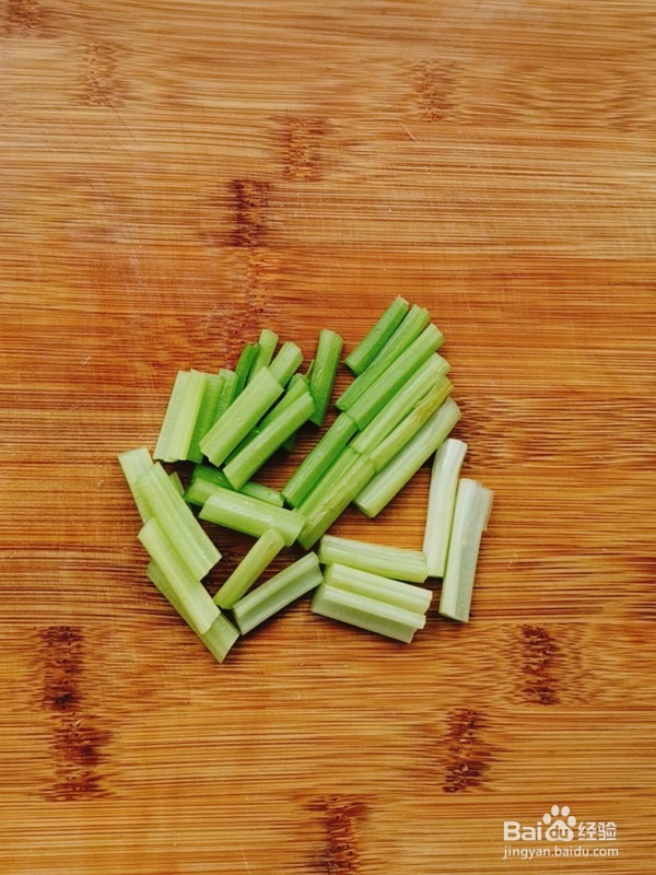 木耳芹菜炒肉家常做法怎么做