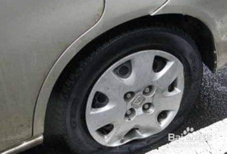 高速路上爆胎如何保命