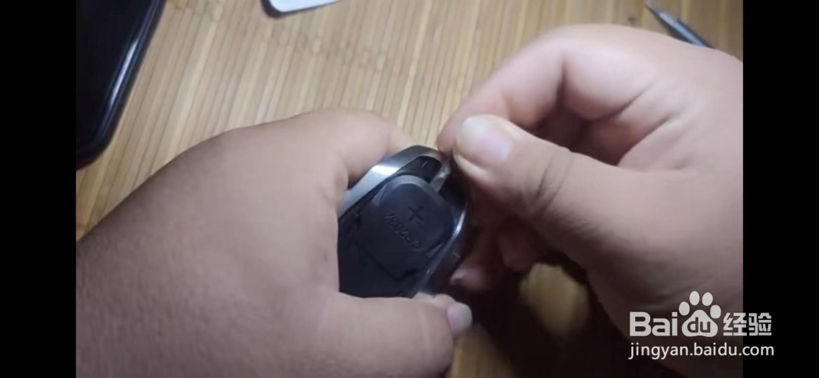 领克车钥匙电池怎么更换