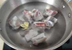 腊骨萝卜汤做法