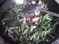 男人补肾食谱——鱿鱼炒韭菜的做法