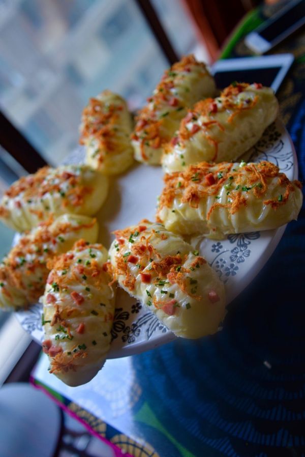 辣肉松葱香面包